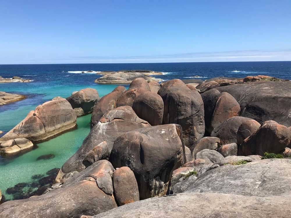 fotografía de unas rocas en una playa de Australia